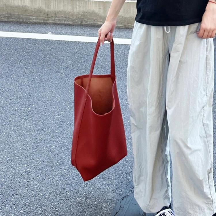 Large Capacity Red Soft Leather Bag Women's New Autumn Niche Design Shoulder Commuter Bucket Bag