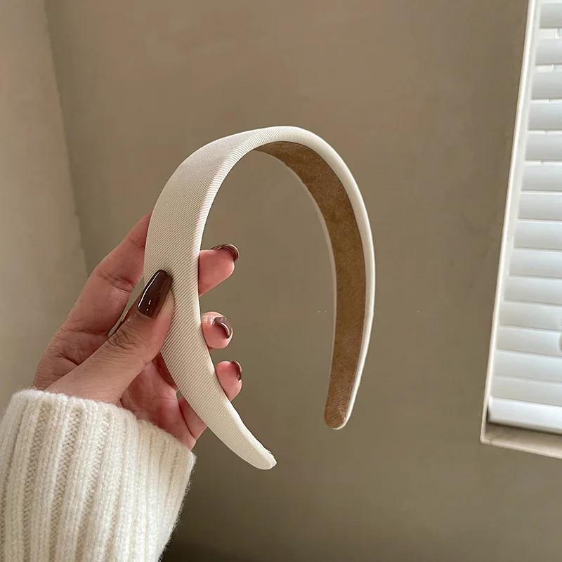 1 Stück Elegantes Haare-Andrücken Waschhaar-Bindeband für Frauen, Neues Sommerdesign, Breitrandige Schwarze Haarspange Stirnband Kopfschmuck.