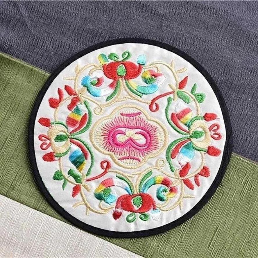 4 Pcs/Set Embroidery Cloth Table Decoration Chinese Style Protective Mat Kitchen Coaster Coffee Cup Pads Placemat Color Random