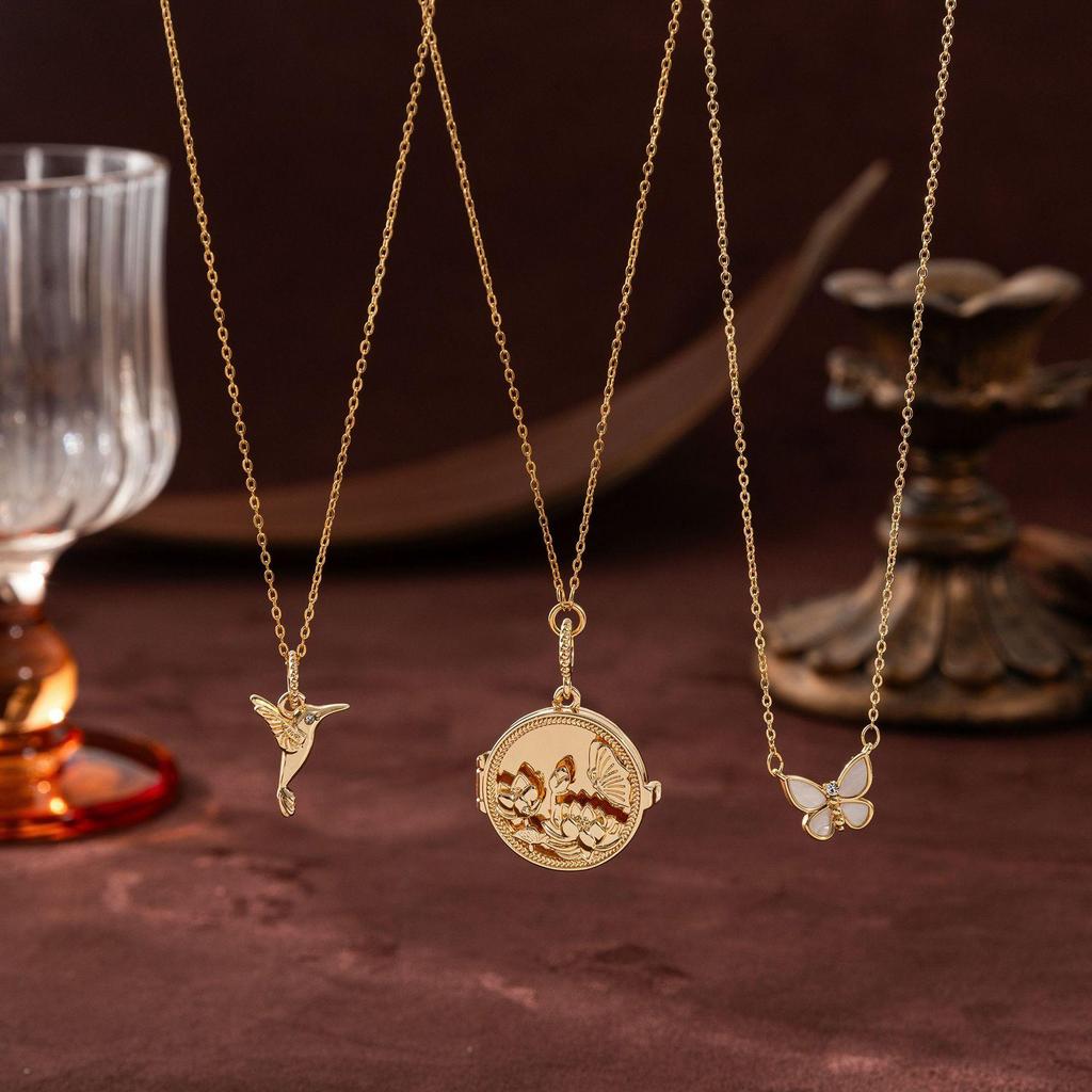 Gold Butterfly Round Photo Pendant Necklace: Electroplated Titanium Steel, Openable, Simple European & American Style with Flying Bird Design.