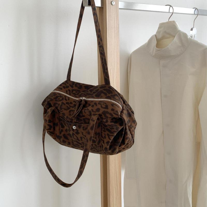 

Free wild leopard print bag retro trend niche underarm bag women s high-end simple shoulder bag
