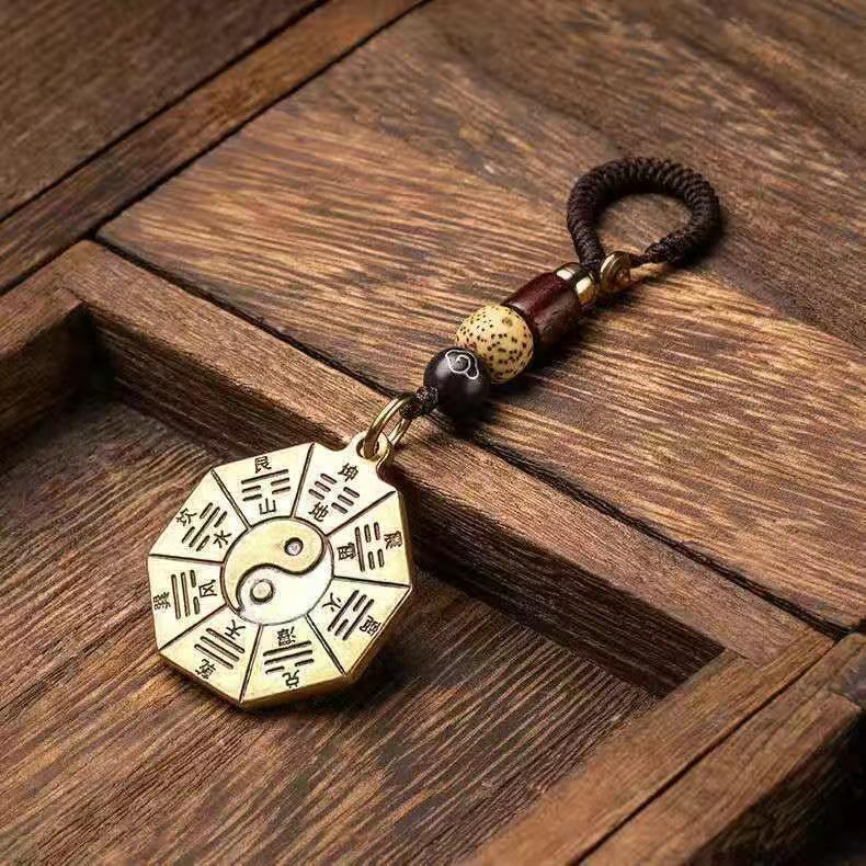 Portachiavi Personalizzato in Ottone con Manico in Guscio di Tartaruga e Ciondolo a Campanella