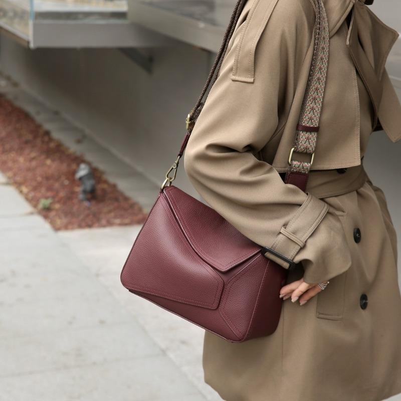 Kravská kůže Niche Všestranná dámská taška Jednoramenní crossbody taška Jednoduchá dámská taška Čtvercová taška na zip Měkká kůže