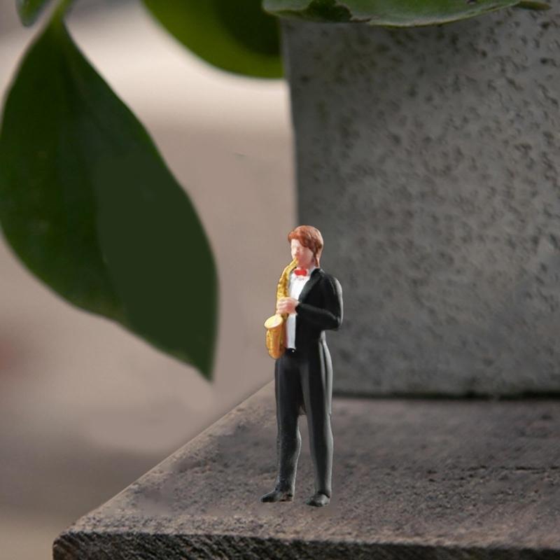 Resin Miniature Figures of Violin Players in 1/64 Scale Ideal for Long Term Decors and Artistic Projects