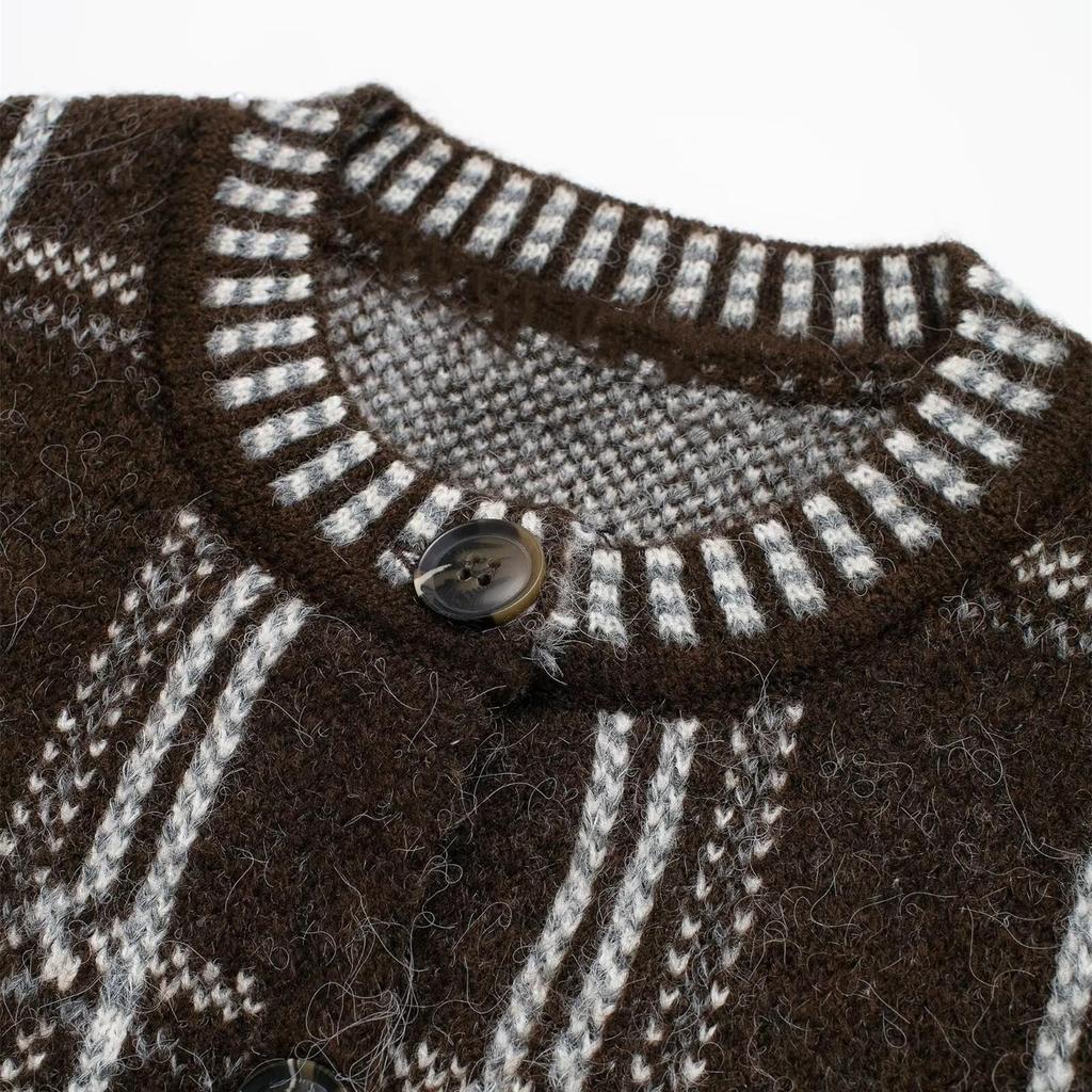 2025 Spring Women's Fashion Plaid Knit Sweater - Versatile Round Neck for Commuter Wear