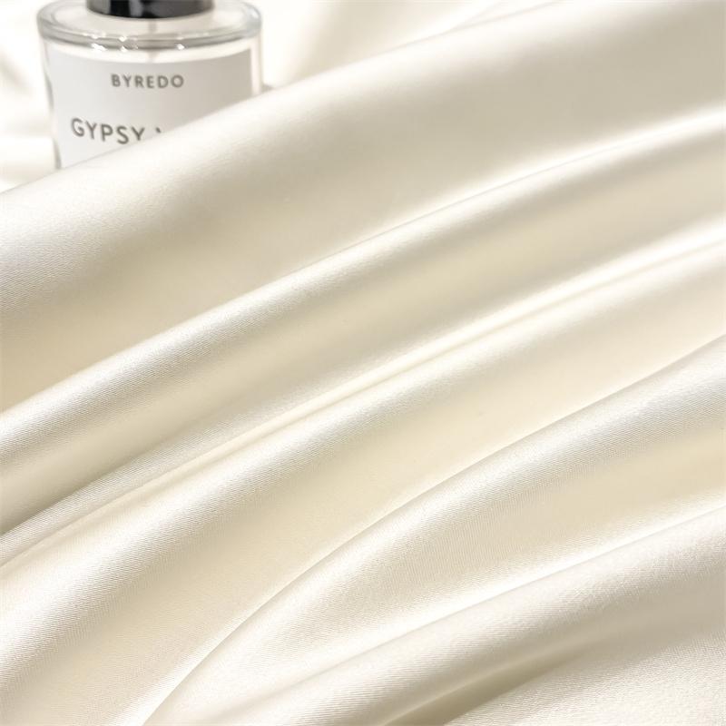 100% Washed Silk Quilt for Summer Embroidery Smooth Ice Cooling Bedspread Silky Blanket for Beds Luxury Summer Comforter for Bed