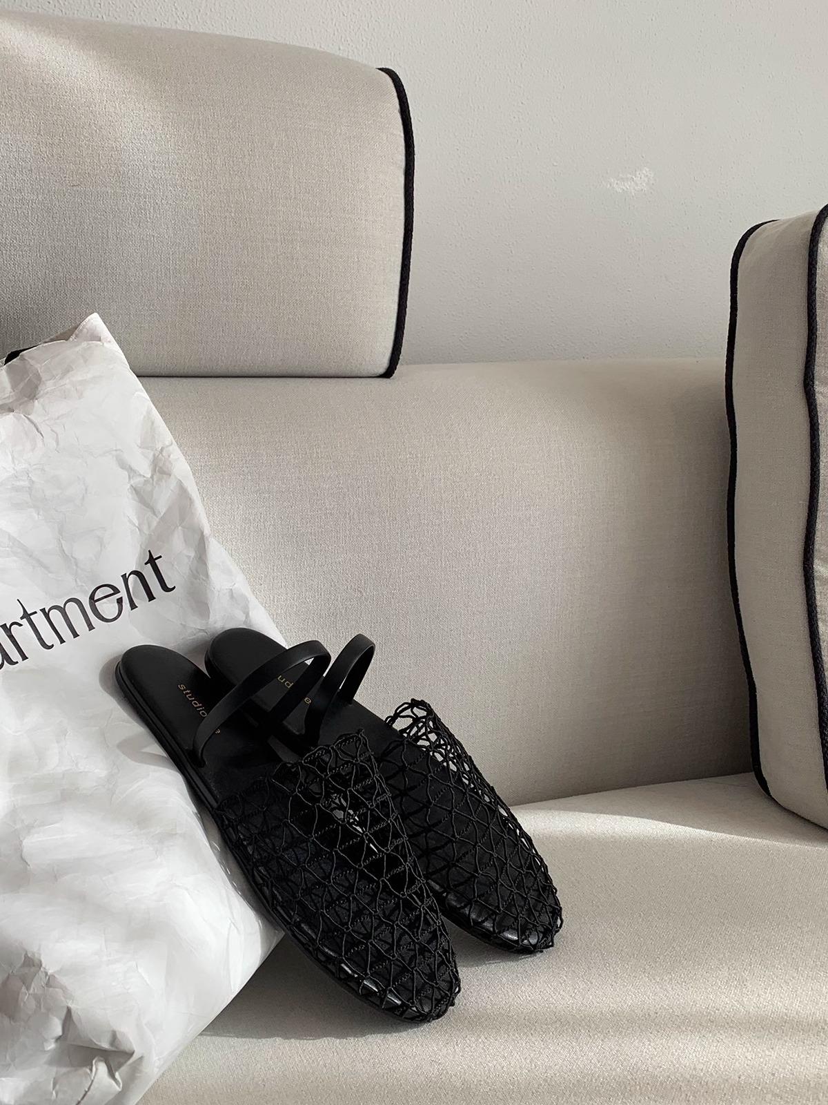 

Версия из овчины~ Дизайн с полым вырезом, верхняя одежда одним словом, с сумкой на голове, на плоской подошве, крутые тапочки женские 40 чёрный