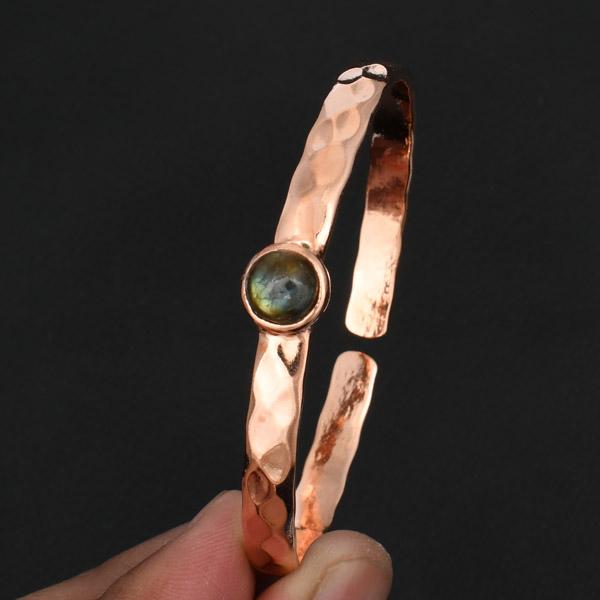 

Handmade Hammered Copper Cuff Bracelet with Natural Labradorite Stone - Adjustable Boho Open Bangle for Women