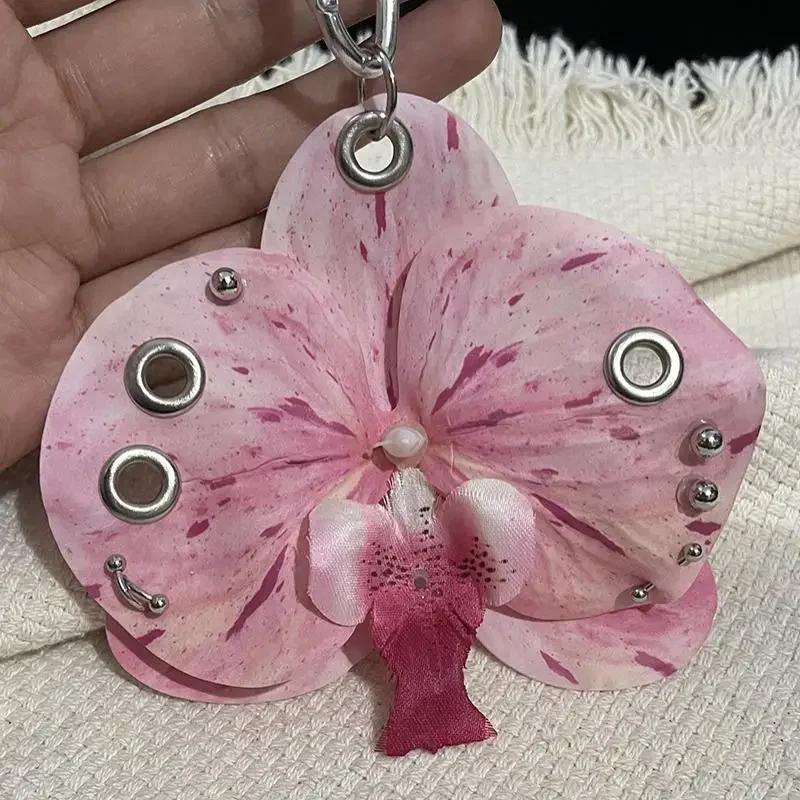 DIY Piercing Simulation Orchidee Schlüsselanhänger Gothic Simulation Dunkler Blumiger Anhänger Extravaganter Taschenanhänger für Rucksack Dekoration Alternative