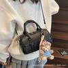 Korean version of simple pillow bag summer hand bag women's 2025 new fashion design texture shoulder messenger bag