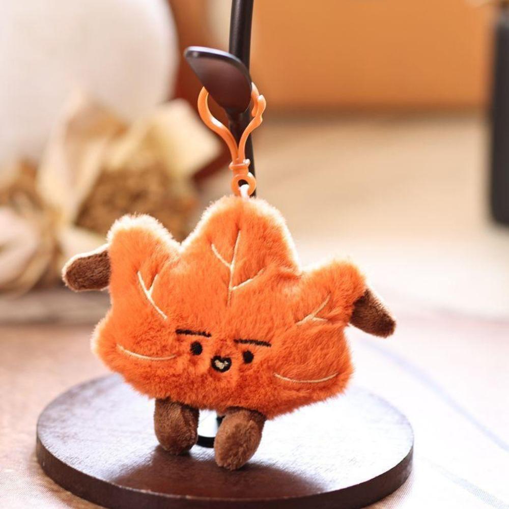 Neuer goldener Herbst-Ahornblatt-Puppe-Schlüsselanhänger Mini-Simulation-Ahornblatt-Anhänger Cartoon-Plüsch-Blatt-Puppe Dekoration Dekoration Geschenk beige