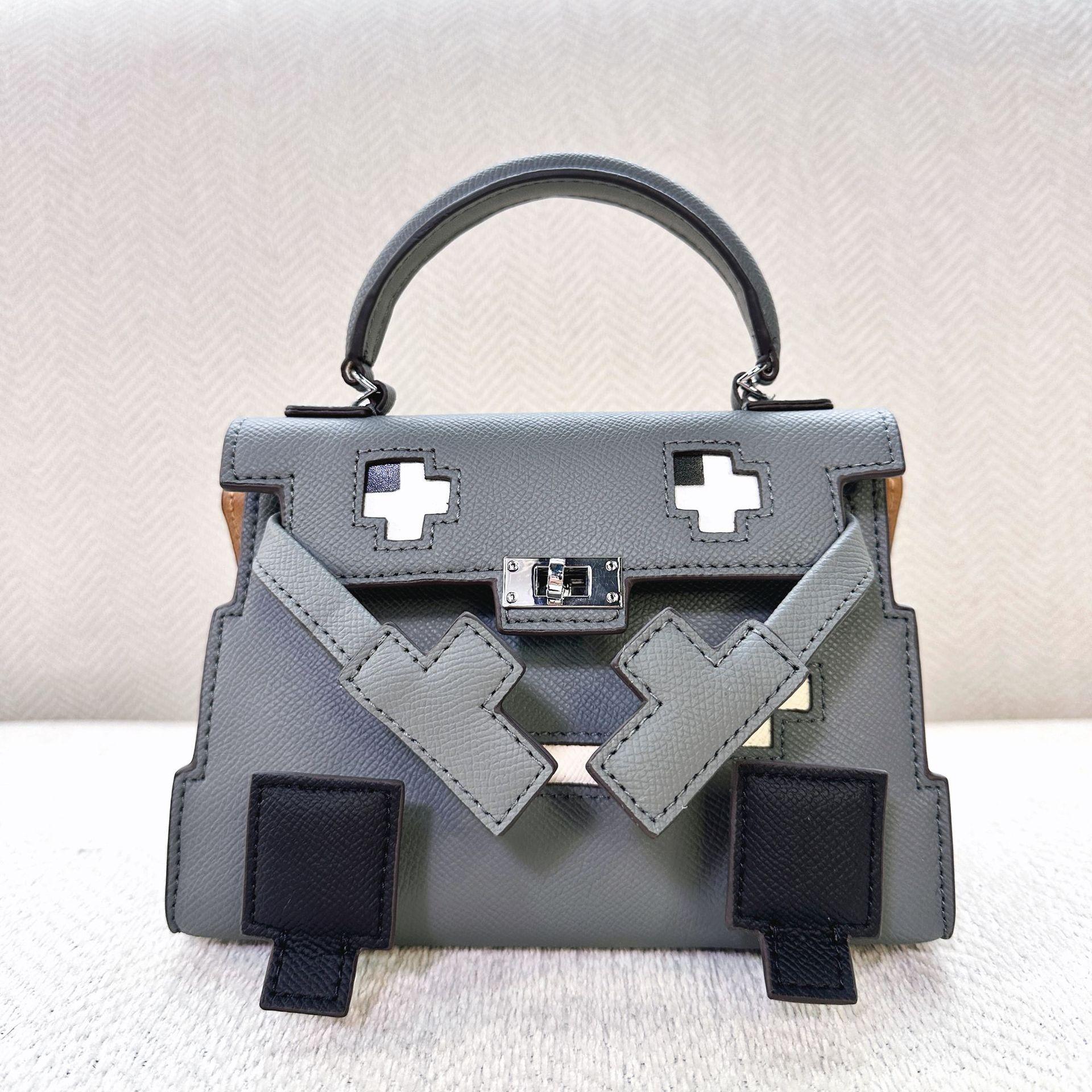 

2025 Новая сумка-кукла из натуральной кожи с мозаикой Маленькая сумка-монстр Модная и милая сумка через плечо для женщин 20x7x13cm