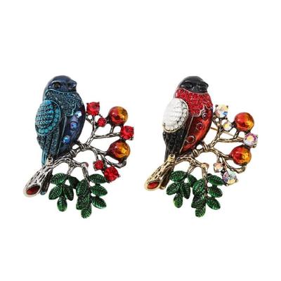 Zarte Vogel-Brosche mit funkelnden Kristallen und Legierungskonstruktion Elegantes Design Mantelkleid-Accessoires