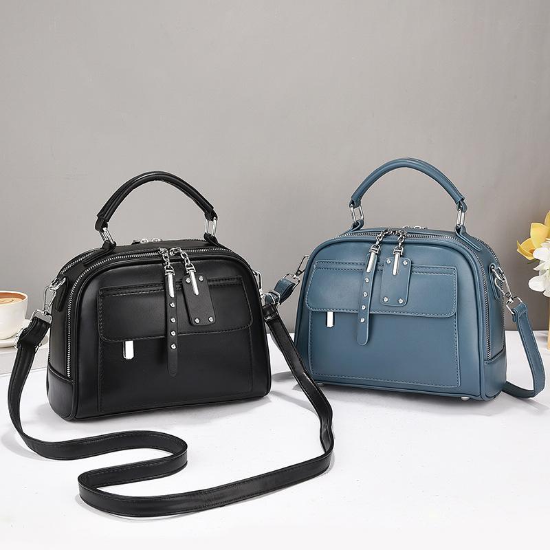 2026 new atmospheric women's portable messenger bag simple and versatile multi-layer large-capacity commuting small square women's bag