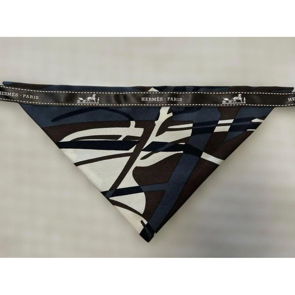 Used Unused, very good condition Rare  HERMES bib scarf