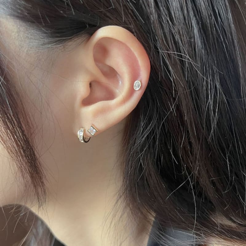 youngglow 14k oval cubic piercing