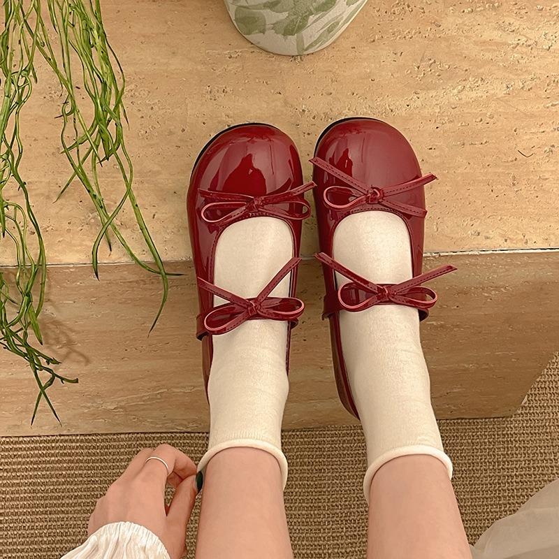 New Spring Retro Shoes with Round Toe and Flat Bottom
