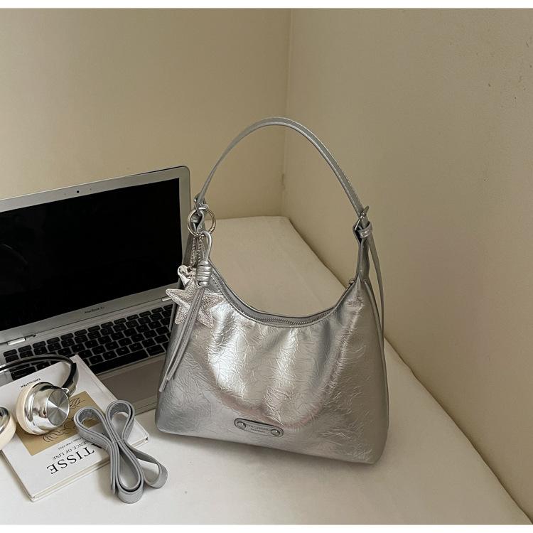 

Niche design handbag bag women s 2025 new fashion high sense shoulder underarm bag commuter messenger tote bag срібний