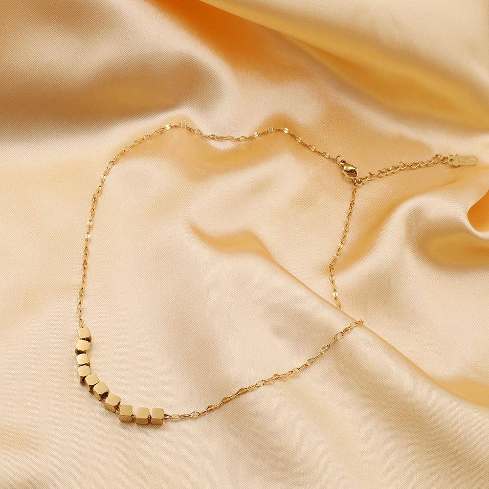 Mode Leichter Luxus Bafanglai Kleines Quadrat Titanstahl Halskette Schmuck Damen Nischen Design 18K Schlüsselbein Kette