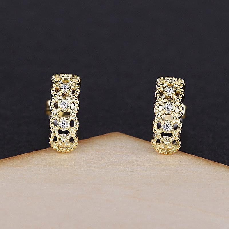 Retro Fashion Hollow Lace Zircon Curved Stud Earrings Simple Women s Geometric Silver Birthday Gift Party Accessories Silver