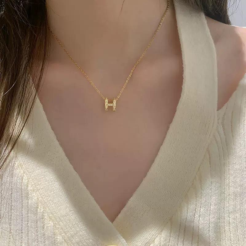 Korean Internet celebrity necklace 2026 new trendy H letter ins collarbone chain light luxury niche design neck chain women