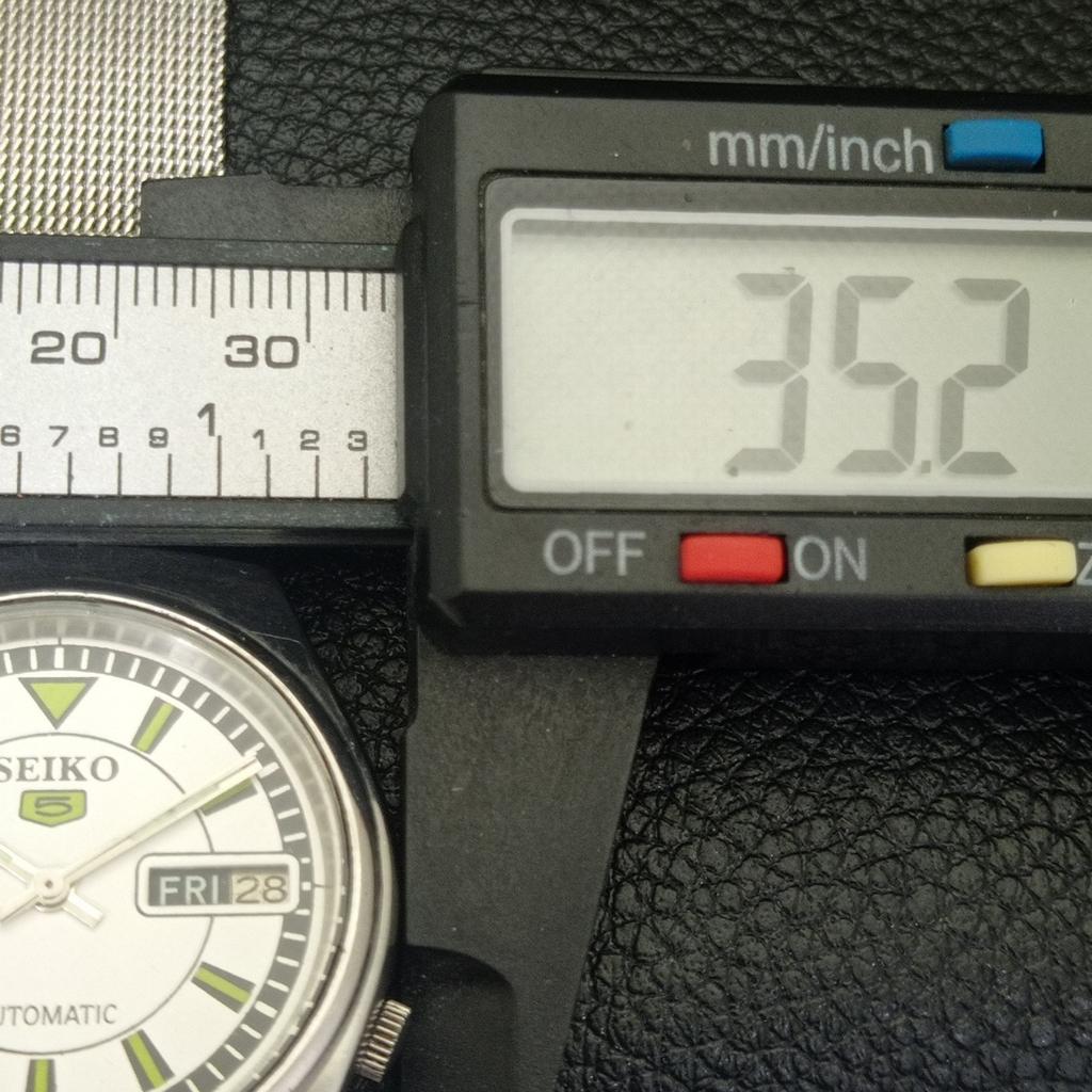 AUTOMATIC VINTAGE SEIKO 5 JAPAN 7009A MENS WHITE COLOR DIAL WATCH a703047-1 R212-a703047