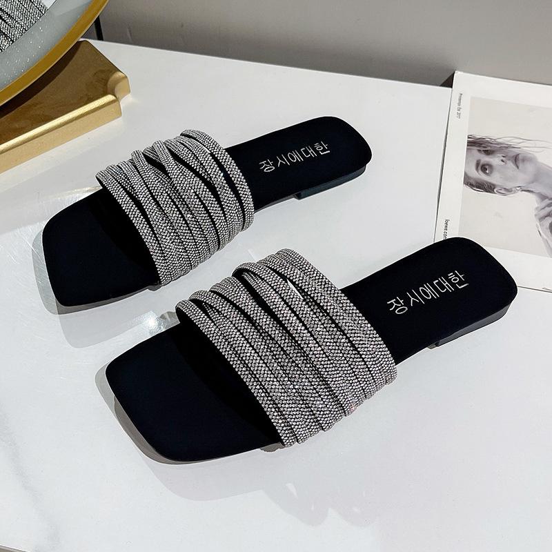 French beautiful flat-bottomed one-word slippers outer wear 2025 summer new high-end skirt casual beach sandals