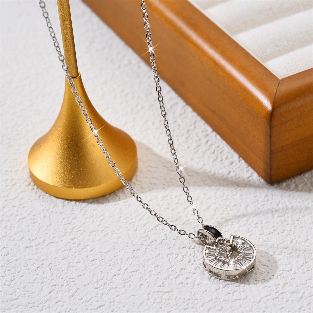 Simple Fashion Titanium Steel Women's Necklace - Non-fading, Luxurious, Versatile, Korean Style Clavicle Chain