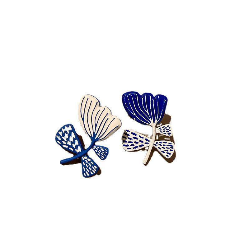 Fashionable Blue And White Asymmetrical Flower Earrings Ins With Simple And High-end Design Personalized Earring Accessories