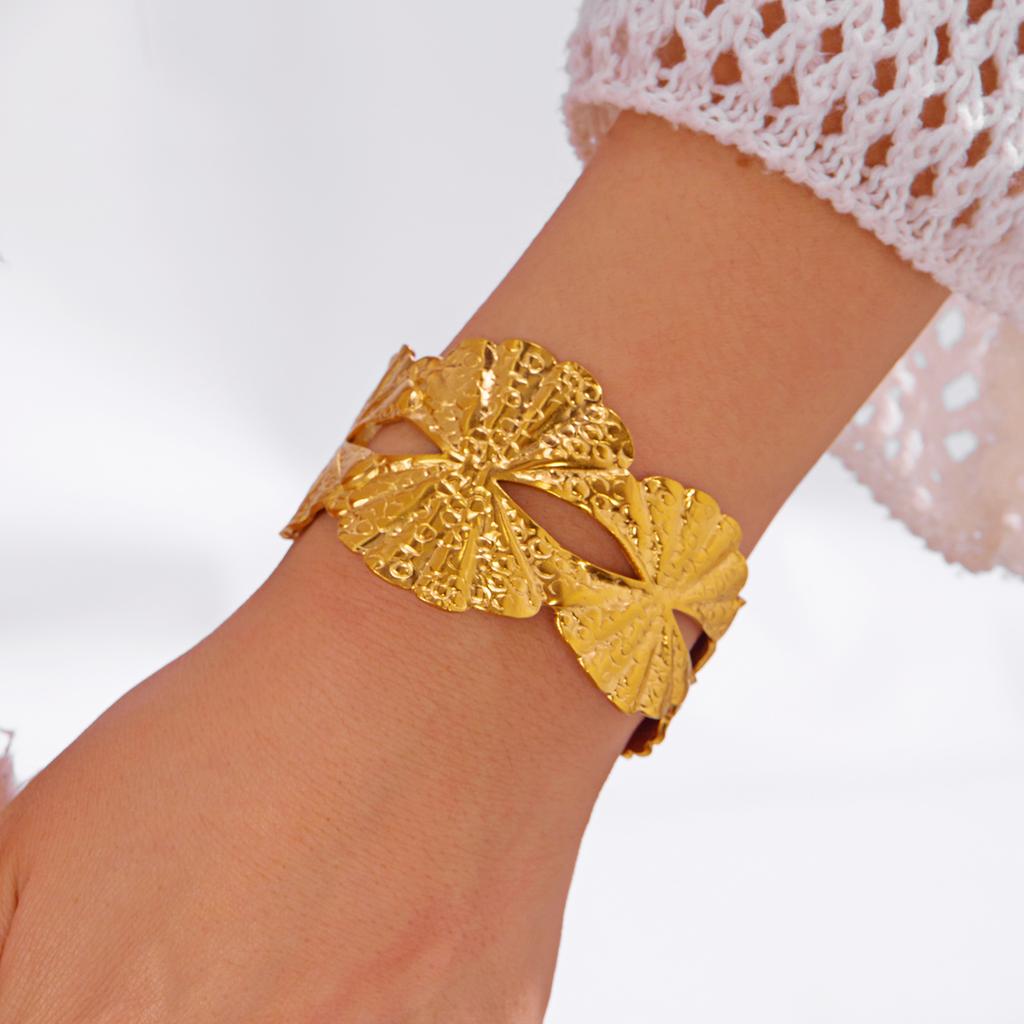 Vintage Stainless Steel Wide Cuff Bangle for Women Gold Color Starfish Flower Heart Open Chunky Exaggerated Bracelet Jewelry