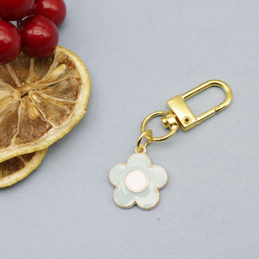 Charming Floral Keychain Pendant: Stylish, Cute, and Fresh for Girls & Couples