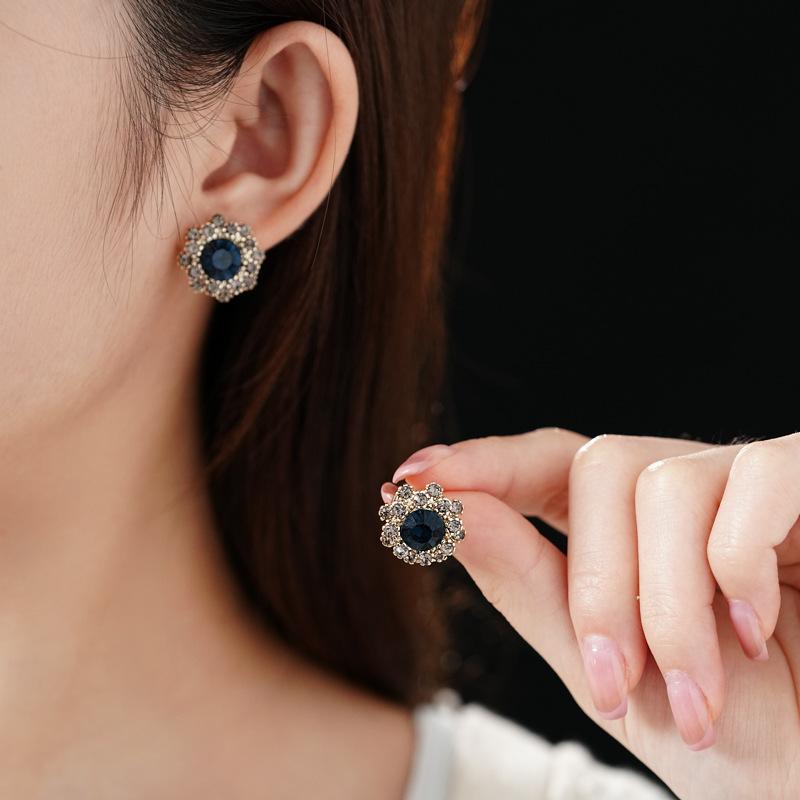 Vintage Jewelry Set for Women: Flower Earrings with Rhinestones, Bracelet & Necklace | Retro Luxury Gift for Her, Birthday, Anniversary