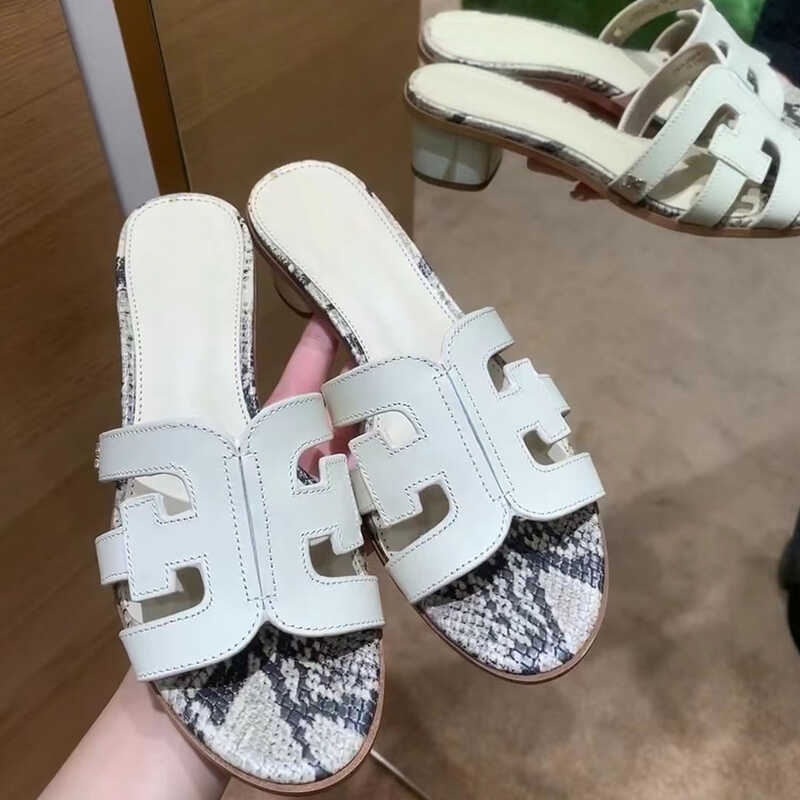 Sheepskin version~ Internet celebrity slippers women's summer wear simple fashion Korean version temperament versatile thick heel beach cool slippers