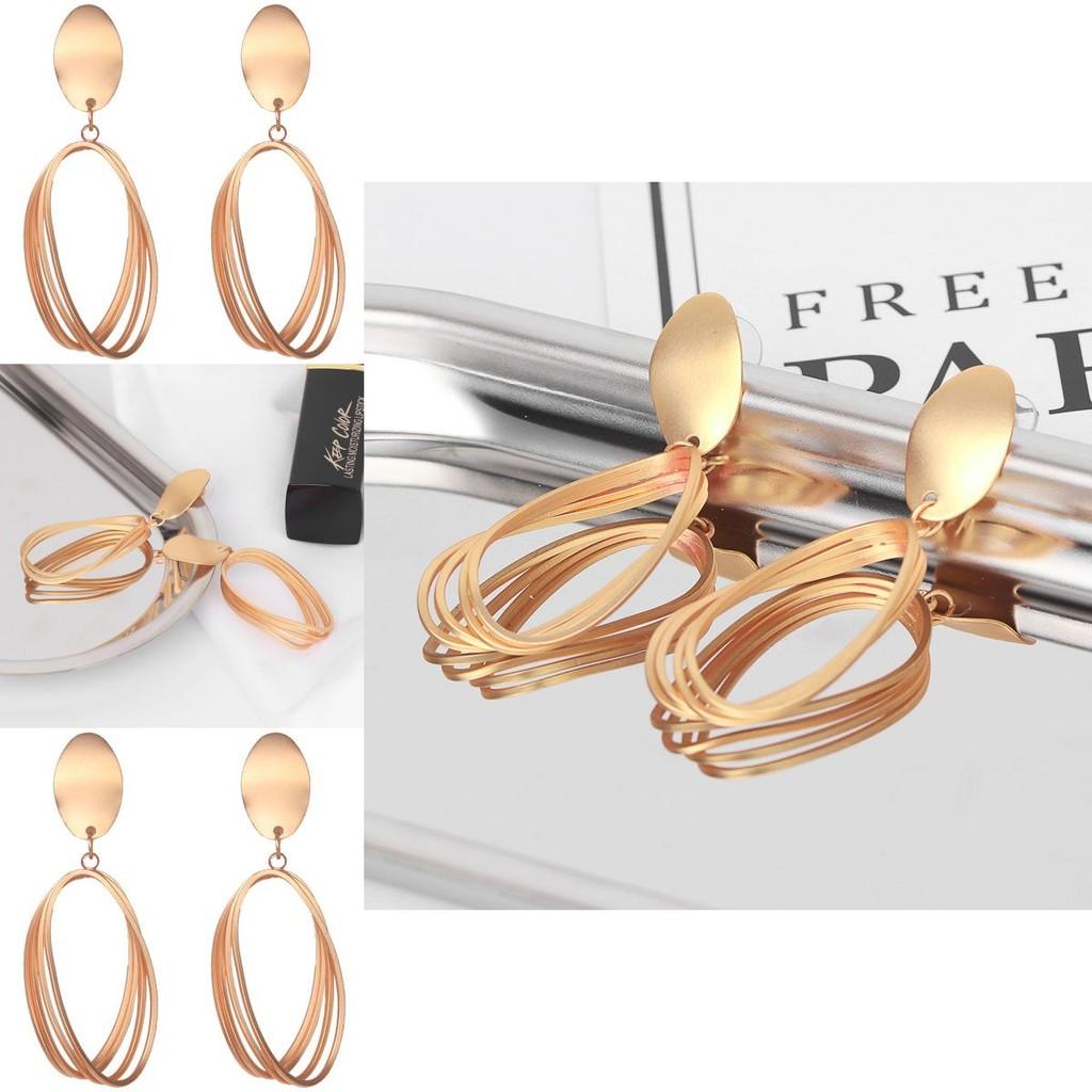 Chic Geometric Gold Earrings For Women Fashionable Statement Jewelry Piece