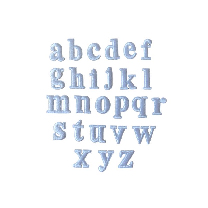 

Белая вышитая термоаппликация с английской буквой