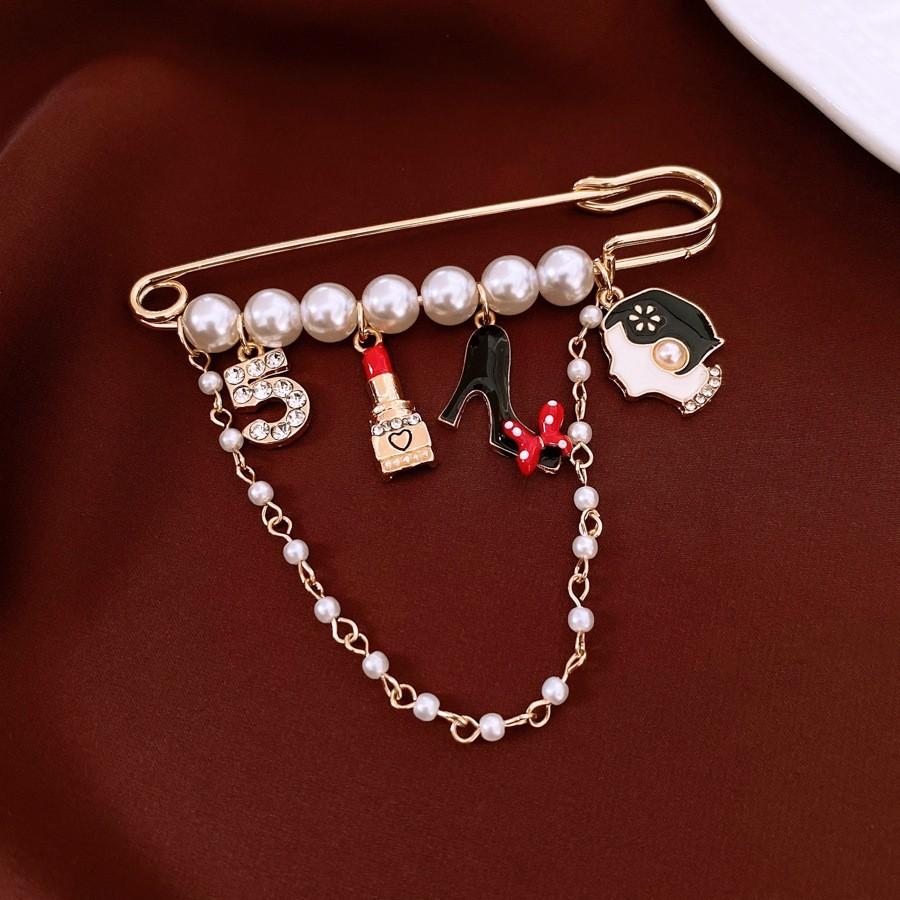 Średniowieczna Vintage Broszka z Kontrastującą Pszczołą Inkrustowana Diamentami Retro Lekki Luksus High-endowa Korsaż Wykwintne Wszechstronne Dodatki Kobiety