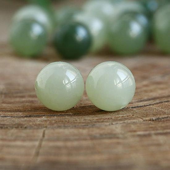Koraliki z zielonego, czystego wody jadeitu Hetian: Okrągłe Białe i Zielone Koraliki Jadeitowe do Projektów Bransoletek lub Naszyjników DIY