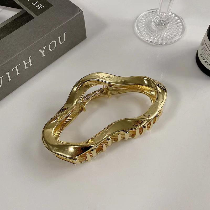 

1 шт. Металлическая повязка на голову в виде белой акулы-облака высокого класса с заколкой, женственный стиль, прическа с зачесом, зажим-краб