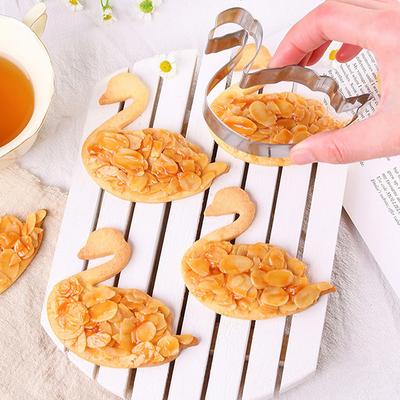 1/2 stuks Koekjesvormen voor Kinderen Zwaanvormige Koekjesvorm 3D Bakgereedschap Koekjes Embossing Vorm Dieren Cracker Koekjesvorm