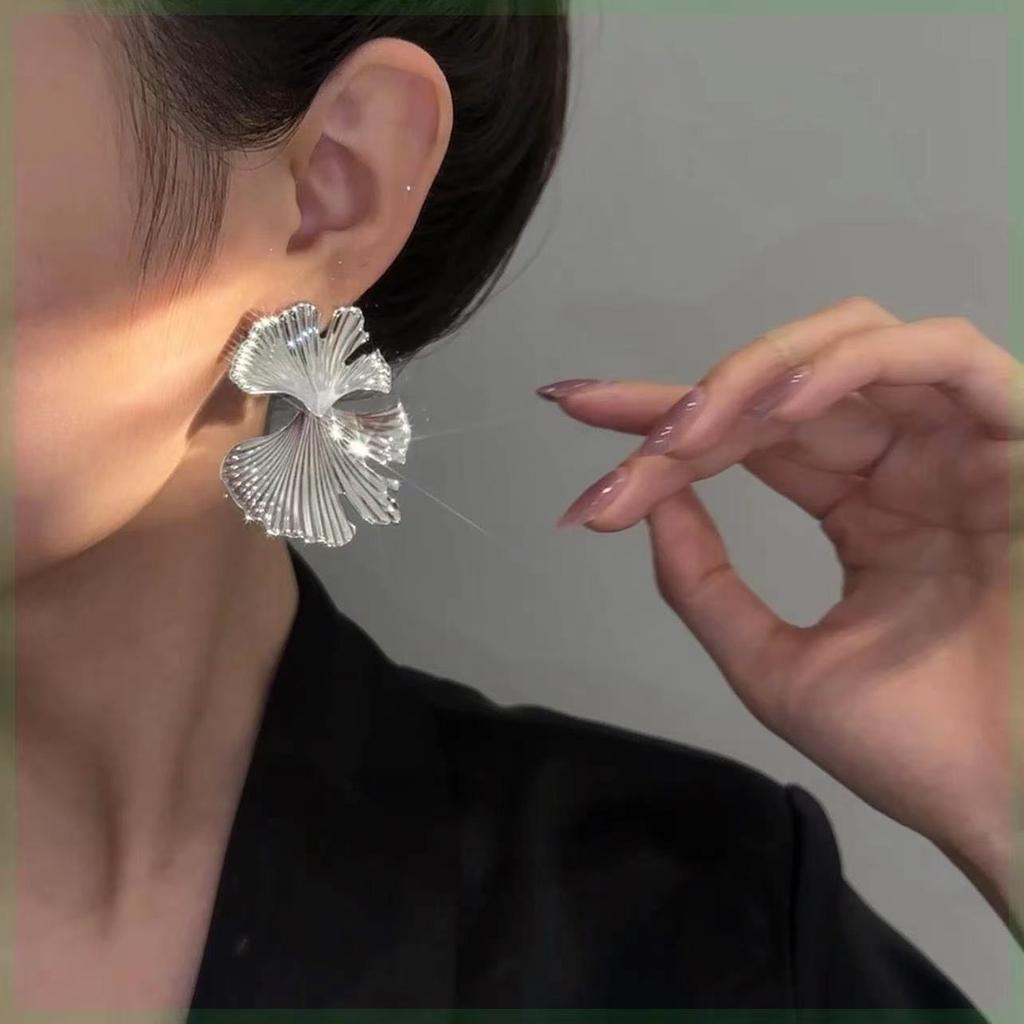 European and American exaggerated design sense Ginkgo biloba leaf earrings women's niche design temperament light luxury metal earrings earrings
