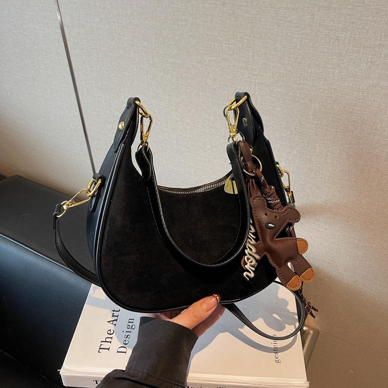 

Niche design casual dumpling bag autumn and winter new fashion bag 2025 trend women s shoulder messenger bag Without pendant