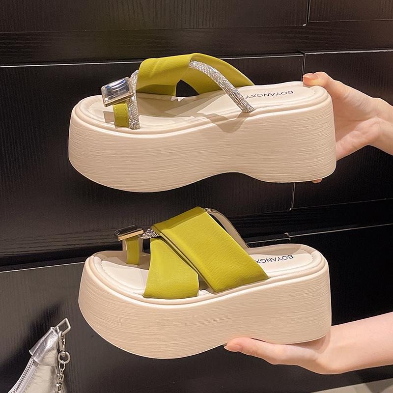 Mode Damen Flats Plateau Pantoletten Kristall Mode Sandalen Designer 2025 Neue Sommer Schuhe Zehenstegschuhe Frau Flip Flops Sandalen