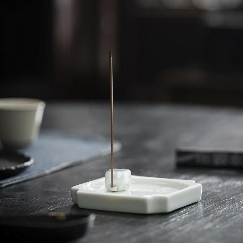 

Керамическая вставка для благовоний, креативная курильница в стиле дзен, домашние благовония, курильница из сандалового дерева, украшения для курильницы в форме лотоса 01