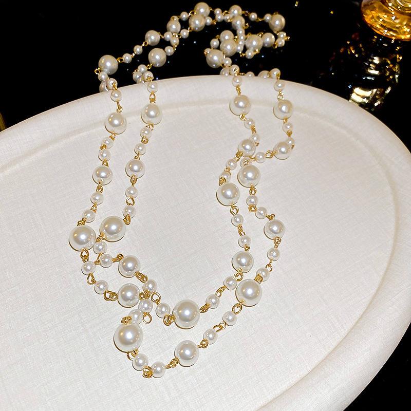 Fashionable Floral Geometric Necklace with a Light Luxury Style Sweater Chain and French Retro Accessories