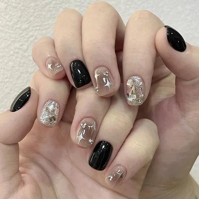 100% HANDGEFERTIGTES Falsches Nagelset mit Kleber Schwarz Schräg Diamant 4-spitziger Stern Kurzer Stil Phototherapie-Nägel Wiederverwendbare und Abnehmbare Nägel