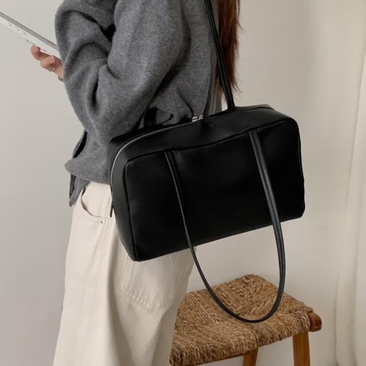 

Winter 2026 new therow leather handbag pillow bag cowhide commuter versatile shoulder armpit bag 30X10X19CM чёрный