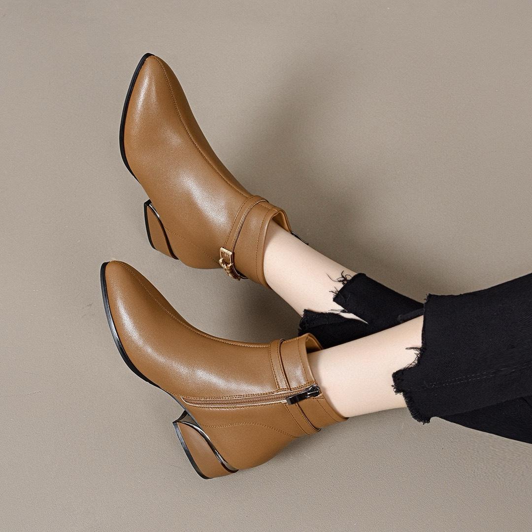 

Pointed short boots women s 2025 autumn and winter European and American style metal buckle low-heeled cotton boots simple temperament fashion boots 40