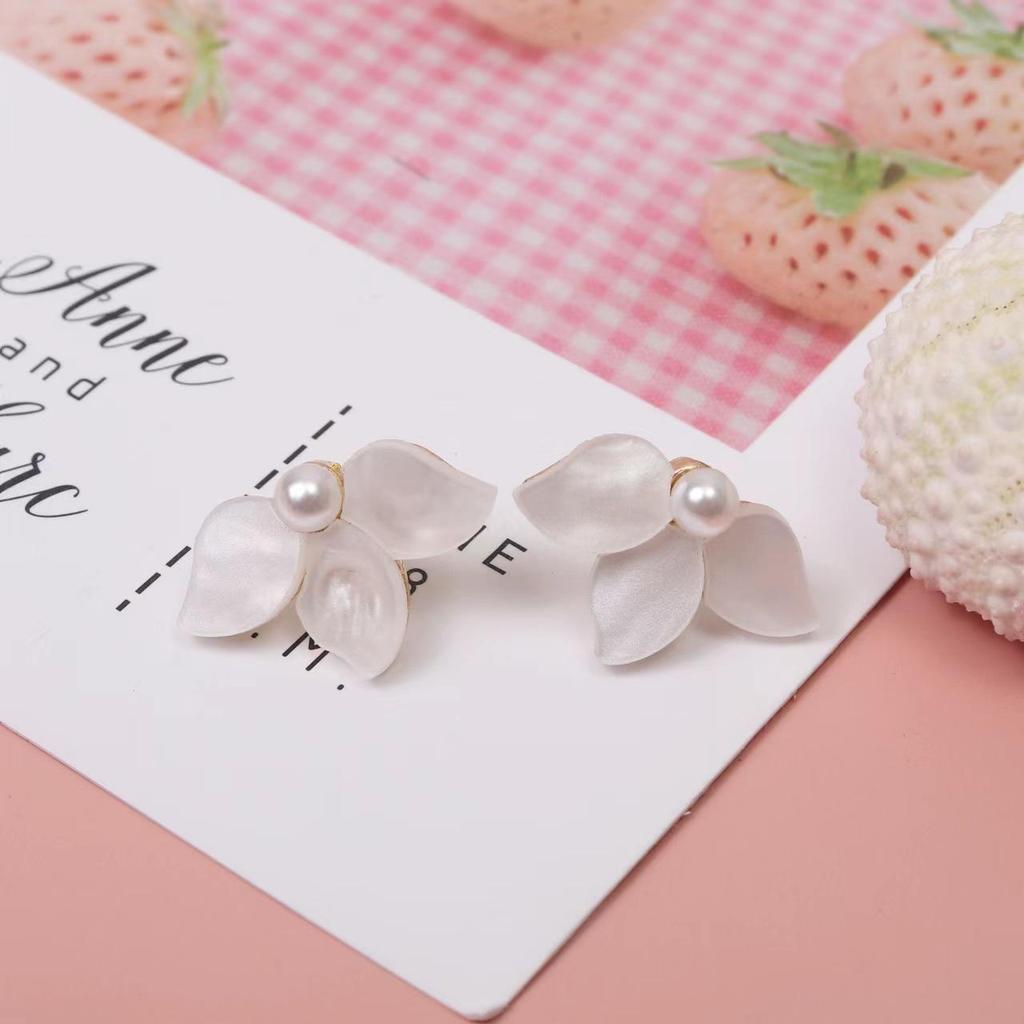 S925 Silver White Shell Petal Stud Earrings - Retro, High-End Design for Women
