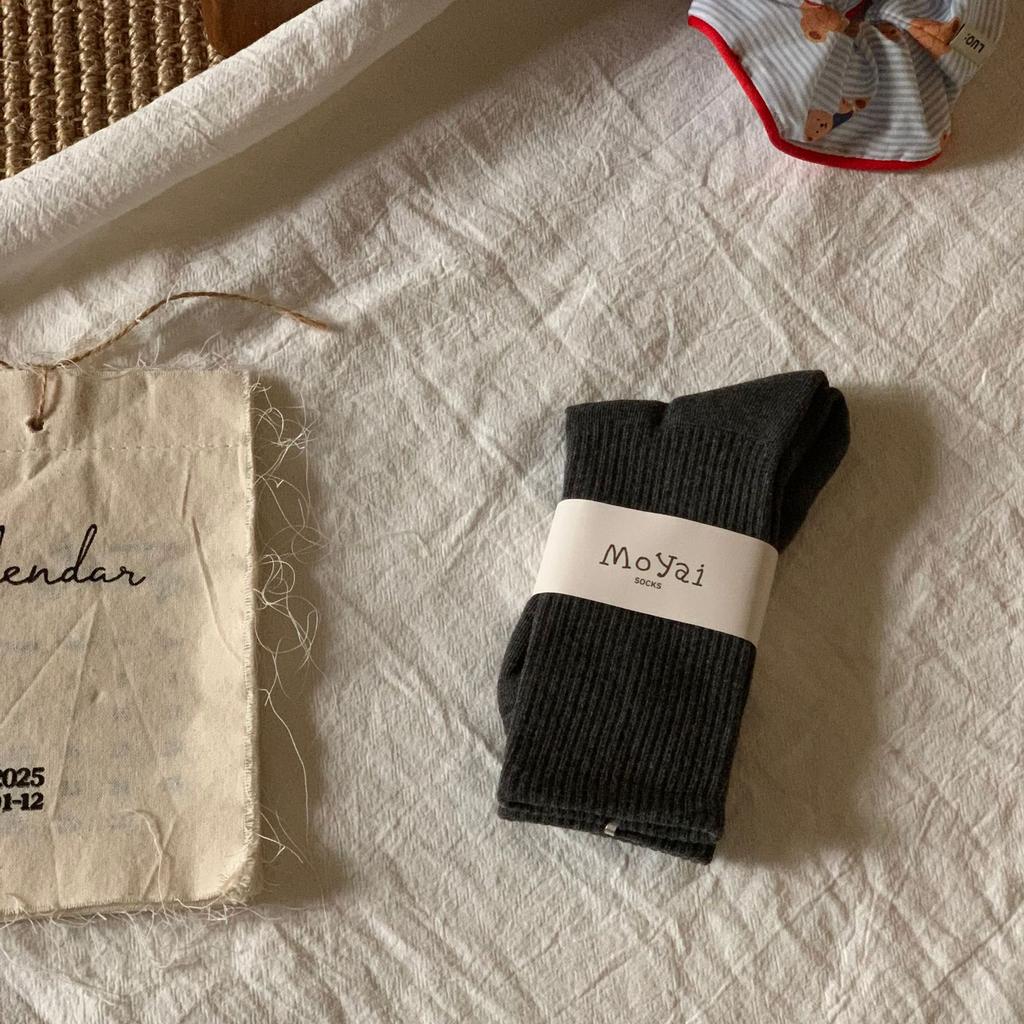 Single Needle Terry Boneless Seam Head Sweat-Absorbing Sports High Rubber Band Solid Color Medium Tube Socks Simple And Warm