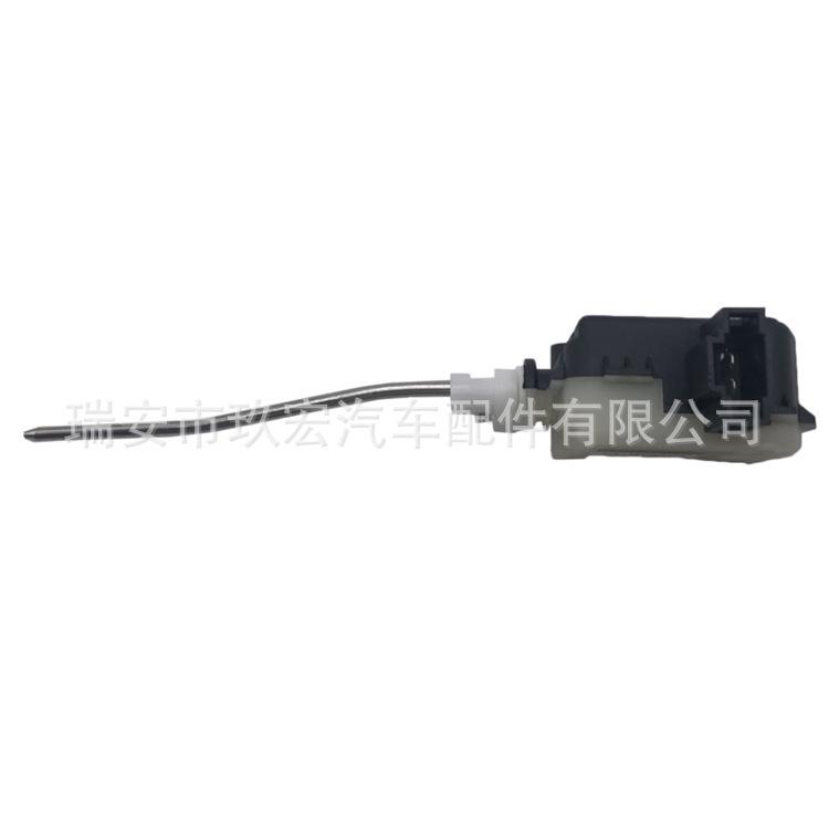 Moteur d'ouverture de réservoir de carburant Volkswagen Bora 18G810773.